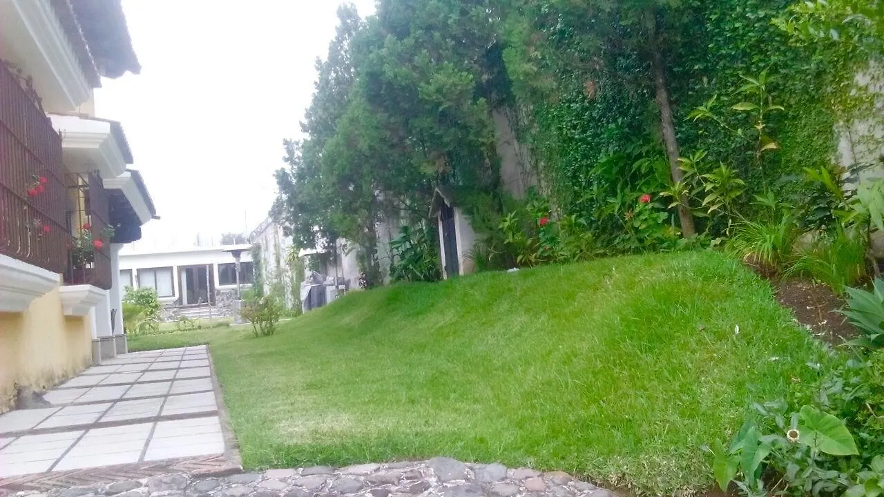 Jardin Casa La Historia Entre Volcanes Hotel Antigua Guatemala