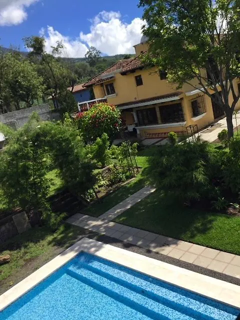 Jardin Casa La Historia Entre Volcanes Hotel Antigua Guatemala