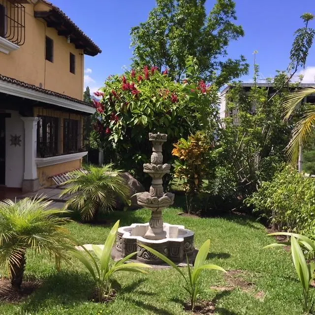 Vila Hotel Jardin Casa La Historia Entre Volcanes Antigua